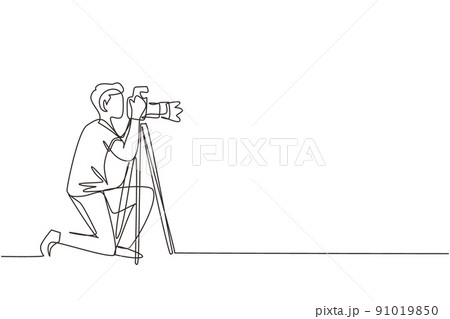 Single continuous line drawing professional photographer man kneeling for taking pictures with digital camera and tripod. Digital photography hobby. One line draw graphic design vector illustration Single continuous line drawing professional photographer man kneeling for taking pictures with digital camera and tripod. Digital photography hobby. One line draw graphic design vector illustration 91019850