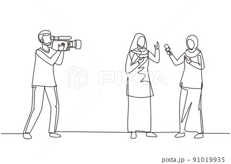 Single one line drawing Arab woman journalist with microphone, interview Arabian girl at tv studio. Reporter and cameraman broadcast breaking news at live stream. Continuous line draw design vector 91019935