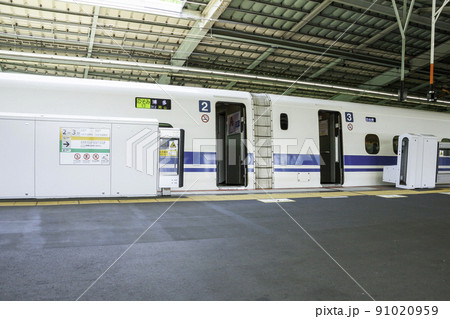 新幹線とホームドア(新神戸駅) 新幹線とホームドア(新神戸駅) 91020959