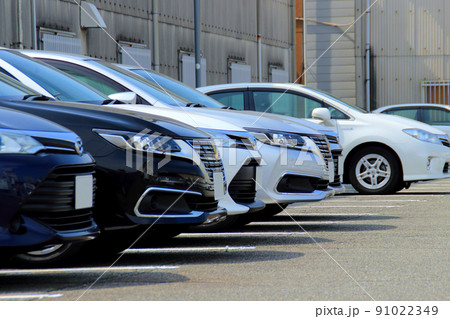 駐車場の車 91022349