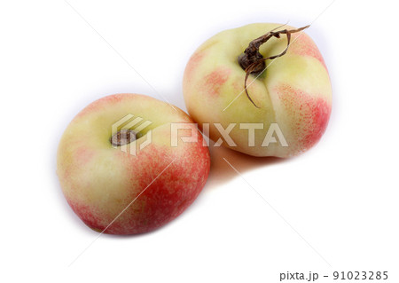 Flat peach (doughnut peach, donut peach, UFO peach, peento peach, saucer peach). Ancient Chinese variety "Pan tao". Delicacy 91023285