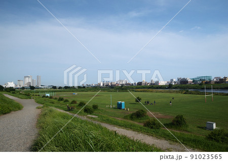 多摩川河川敷から見る二子玉川、二子新地 多摩川河川敷から見る二子玉川、二子新地 91023565