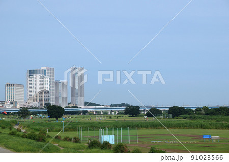 多摩川河川敷から見る二子玉川 91023566