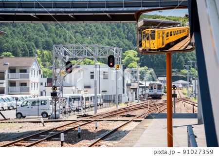 【土讃線】窪川駅に停車するトロッコ列車 【土讃線】窪川駅に停車するトロッコ列車 91027359