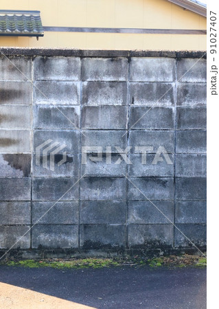 古いレトロな外壁　テクスチャー背景素材 91027407