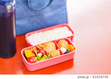 手作り 弁当 【 高校生 の 朝 の イメージ 】 手作り 弁当 【 高校生 の 朝 の イメージ 】 91028736