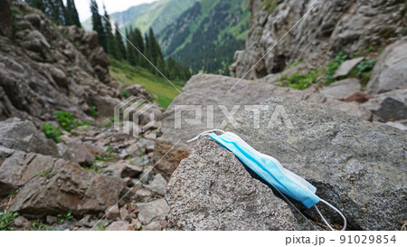 The used medical mask was thrown out in nature. The used medical mask was thrown out in nature. 91029854