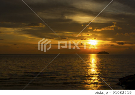 Beautiful Sunset At The Beach, Tanjung Aru Beach, Kota Kinabalu, Sabah, Malaysia 91032519