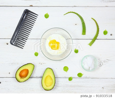 Natural ingredients for smoothing, softening and hydrating your hair Natural ingredients for smoothing, softening and hydrating your hair 91033518