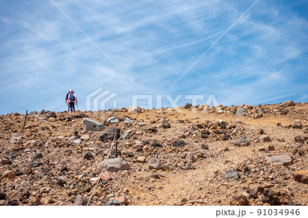 一切経山 登山者 女性 登頂 一切経山 登山者 女性 登頂 91034946
