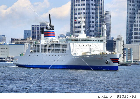 丸一日の船旅へ…父島・母島の命を支える貨客船 3代目おがさわら丸 91035793