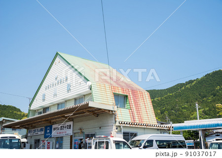 【窪川駅】土佐くろしお鉄道と四万十交通の駅舎 91037017