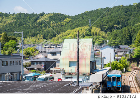 【中村線】窪川駅で発車を待つ列車 91037172