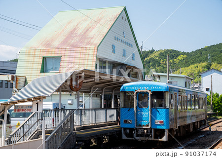 【中村線】窪川駅で発車を待つ列車 91037174
