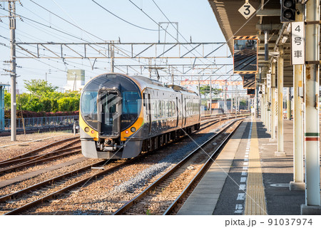 【予讃線】多度津駅で留置される列車 91037974