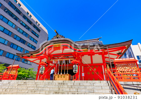東京　新宿区　歌舞伎町の都市風景　花園神社 91038231