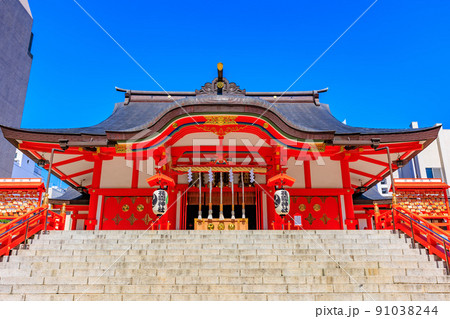 東京　新宿区　歌舞伎町の都市風景　花園神社 91038244