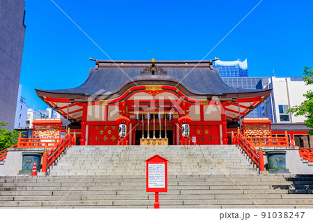 東京　新宿区　歌舞伎町の都市風景　花園神社 91038247