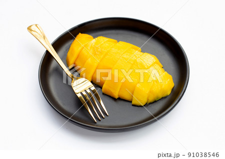 Yellow mango slices in plate on white background. 91038546