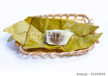 Steamed coconut custard with sweet coconut filling 91038564
