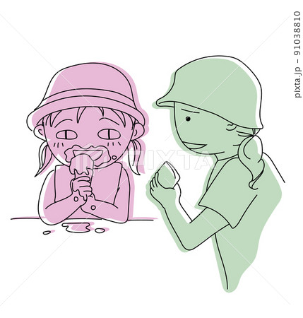 暑い中溶けたアイスを食べる子供とお世話する母親 暑い中溶けたアイスを食べる子供とお世話する母親 91038810
