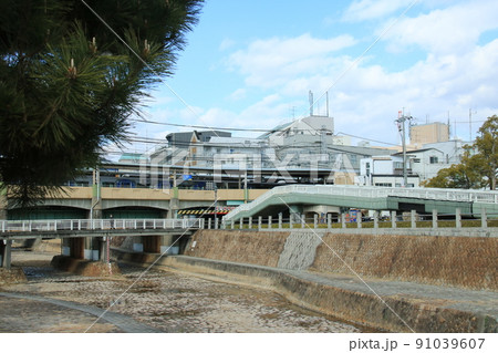 日本の私鉄の駅 芦屋川にかかる阪神電鉄芦屋駅 日本の私鉄の駅 芦屋川にかかる阪神電鉄芦屋駅 91039607