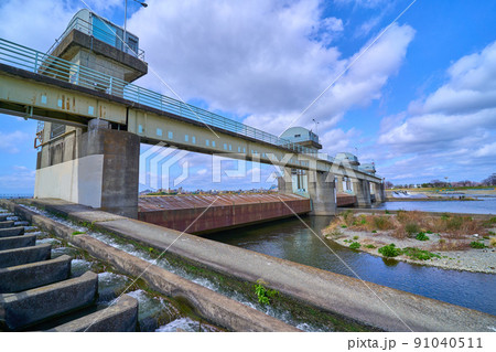 神奈川県川崎市多摩区の二ヶ領上河原堰堤(にかりょうかみがわらえんてい) 神奈川県川崎市多摩区の二ヶ領上河原堰堤(にかりょうかみがわらえんてい) 91040511