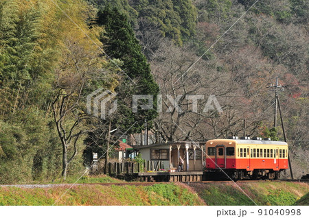 駅に到着する小湊鐵道 91040998