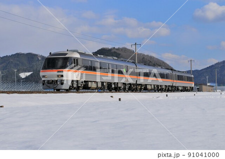 雪原を走る特急ひだ 91041000