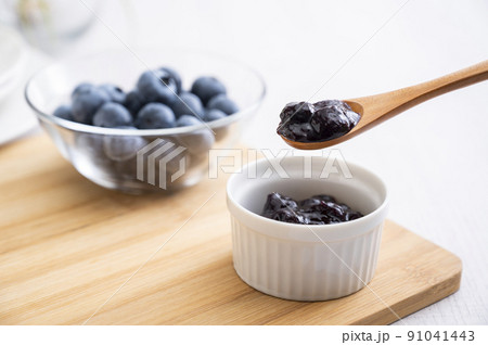 ブルーベリーとブルーベリージャム 91041443