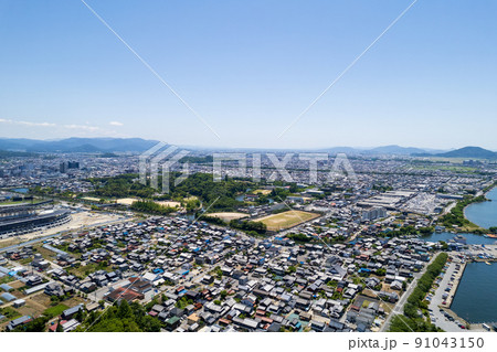 歴史ある彦根城と城下町をドローン撮影|滋賀県彦根市 歴史ある彦根城と城下町をドローン撮影|滋賀県彦根市 91043150