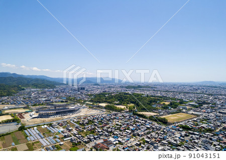 歴史ある彦根城と城下町をドローン撮影｜滋賀県彦根市 91043151