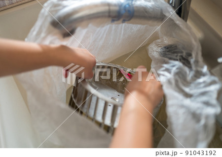 キッチンの換気扇掃除 91043192