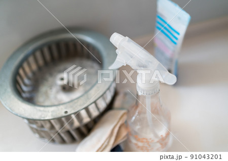 キッチンの換気扇掃除 キッチンの換気扇掃除 91043201