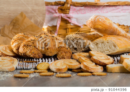 Various bakery products on rattan mat 91044396