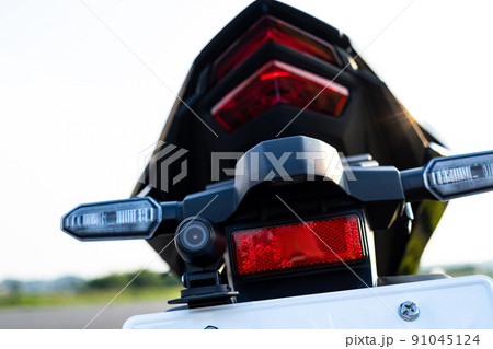 ドライブレコーダーを装着したオートバイ 後部カメラ　b-1 91045124