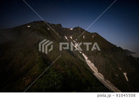 （群馬県）星空と谷川岳・西黒尾根 91045508