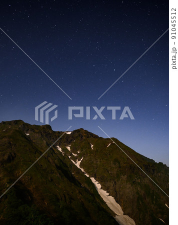 （群馬県）星空と谷川岳・西黒尾根 91045512