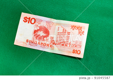 緑背景のシンガポールドル、10ドル札の写真素材 [91045587] - PIXTA