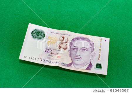 緑背景のシンガポールドル、2ドル札の写真素材 [91045597] - PIXTA