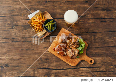 ビールのおつまみ　肉料理　バル 91046024