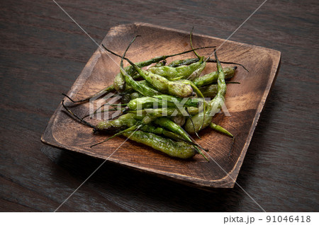 素揚げした紫大根の実、鞘大根 素揚げした紫大根の実、鞘大根 91046418