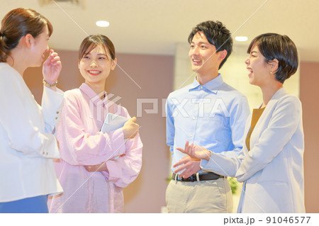 クリエイター4人の笑いの絶えないスタンディングミーティング1 91046577