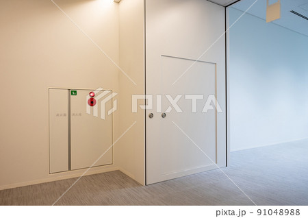 消火栓と防火扉 91048988