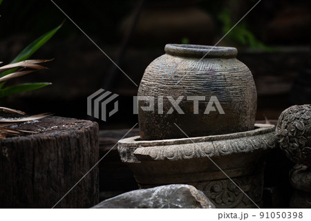 A collection of pottery with light coming from the side 91050398