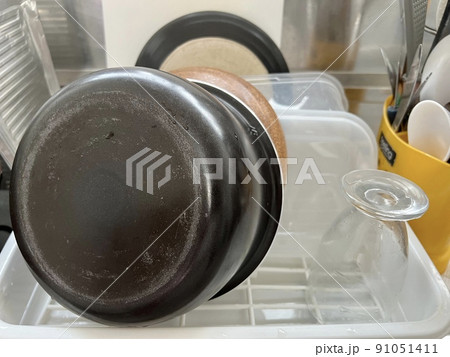 台所食器の片付け 台所食器の片付け 91051411
