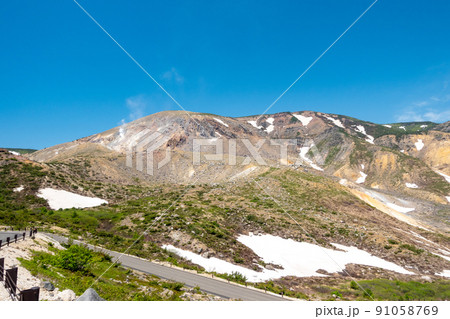 浄土平　火山荒原の幻想的な風景　人気絶景ロード 91058769