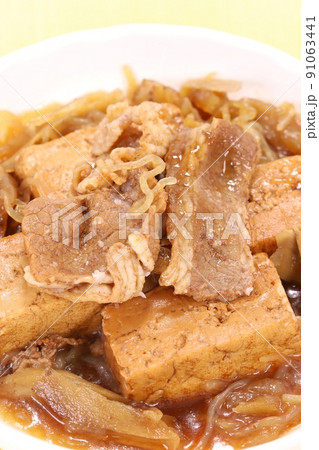 肉豆腐　豚肉と厚揚げの煮込み　おかず 91063441