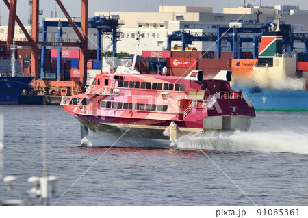 海面を爽快に疾走…東京港内を翼走するジェットホイル 91065361