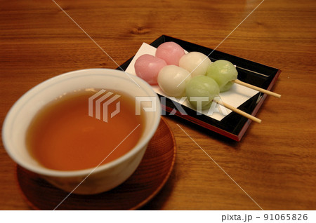 お茶菓子　三色団子 91065826